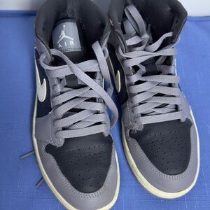 Nike Women's Black and Gray Sneakers